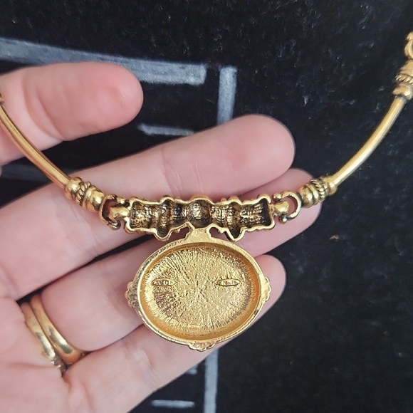 Vintage Nina Ricci For Avon Gold Necklace with Purple Gem - Picture 6 of 7